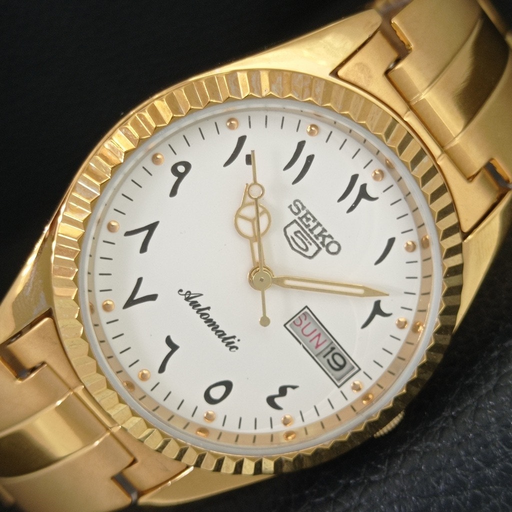 Vintage 1985 Seiko Automatic Mens Gold Watch WDaydate Black Accents Vintage 1985 Seiko Automatic Mens Gold Watch WDaydate Black Accents